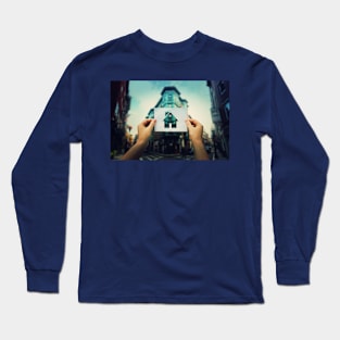 holding house icon Long Sleeve T-Shirt